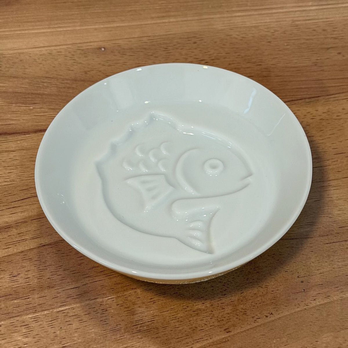 Japanese Porcelain Soy Sauce Dish – Crane/ Fish | 8.1cm - Koki Gifts and Homeware